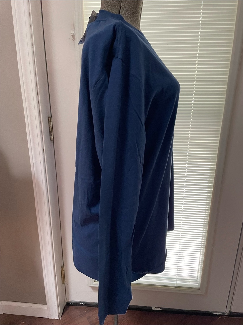 Bundle of two Guy Harvey Navy Long Sleeve Graphic Tee. Both XL - Picture 3 of 7